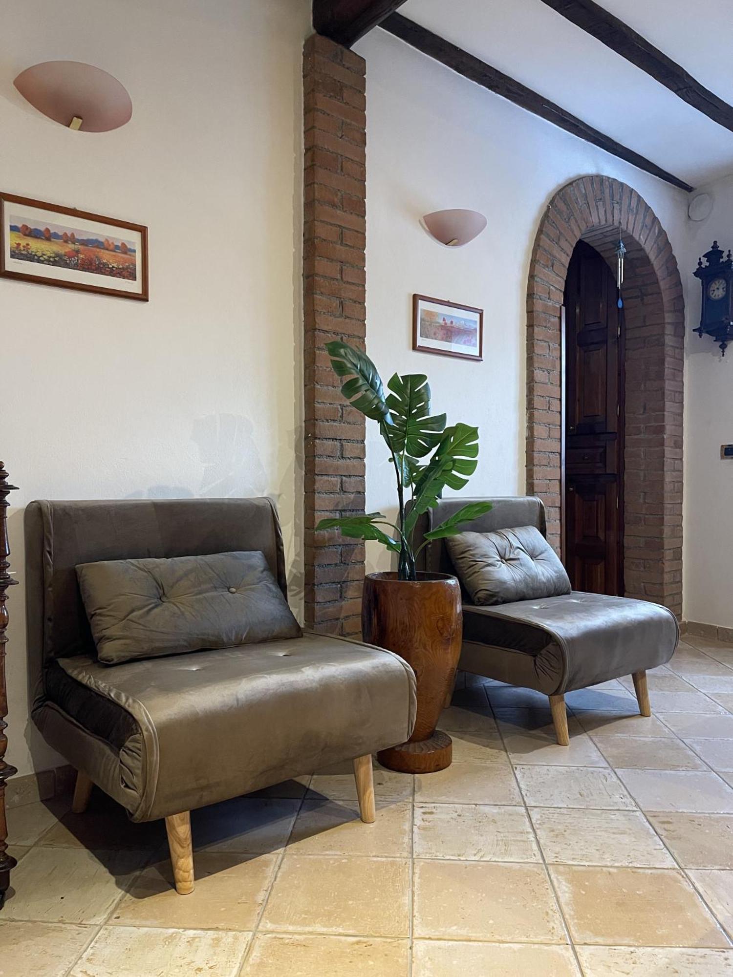 Mazzetti Country House-Vita In Campagna Con Giardino Vimignano-Chiesa Exterior foto